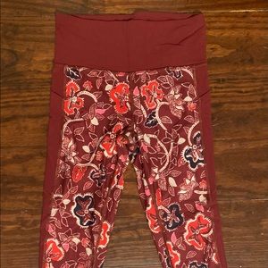ATHLETA Burgundy Crop Tight Leggings Capris S